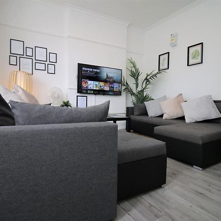 Free Local Parking - Fast Wifi - Sleeps 10 Guests By Property Promise Cardiff Eksteriør bilde