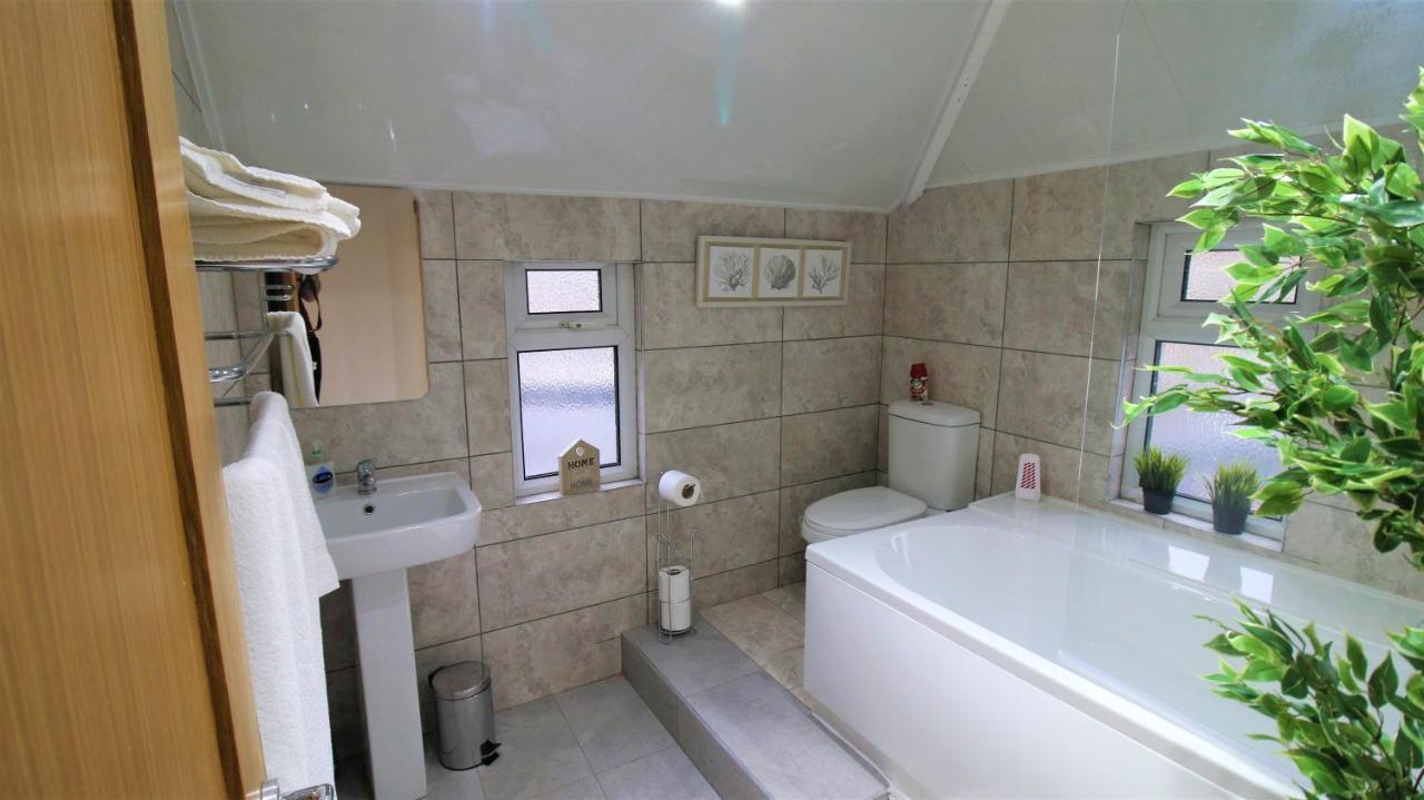 Free Local Parking - Fast Wifi - Sleeps 10 Guests By Property Promise Cardiff Eksteriør bilde